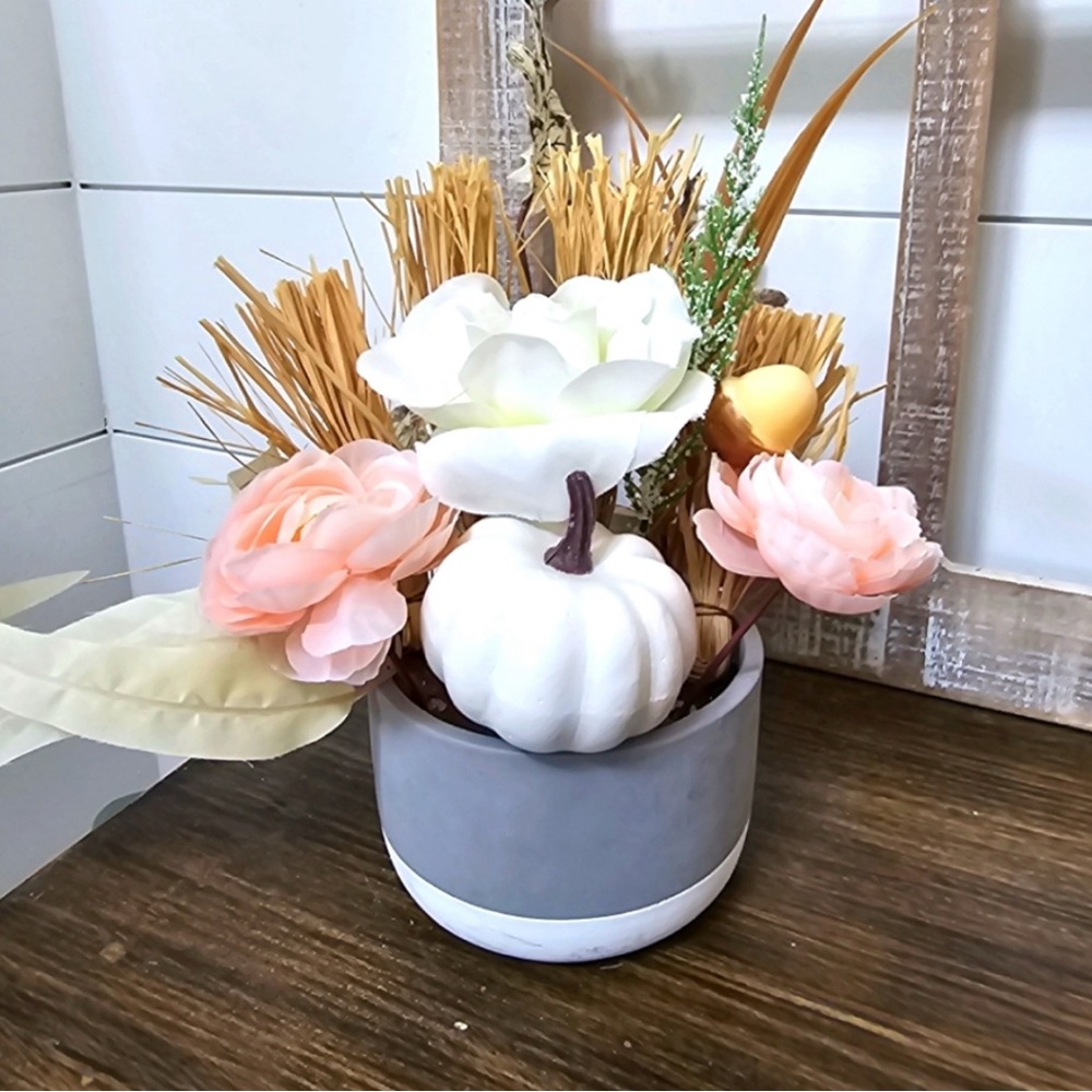 Boho autumn floral arrangement for fall